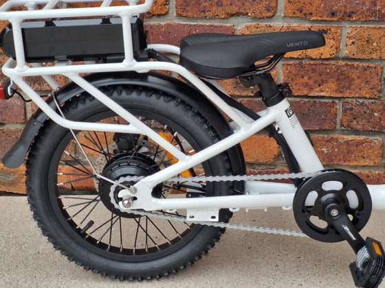 Wheels on electric bike for short statured riders