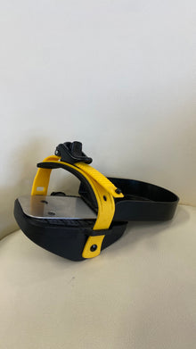  support pedal with heel-cup and easy to use ratchet strap