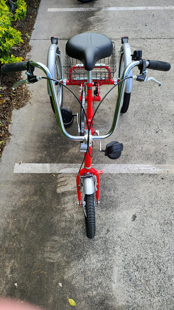 Front view of the red Muskateer 16" standard mechanical tricycle