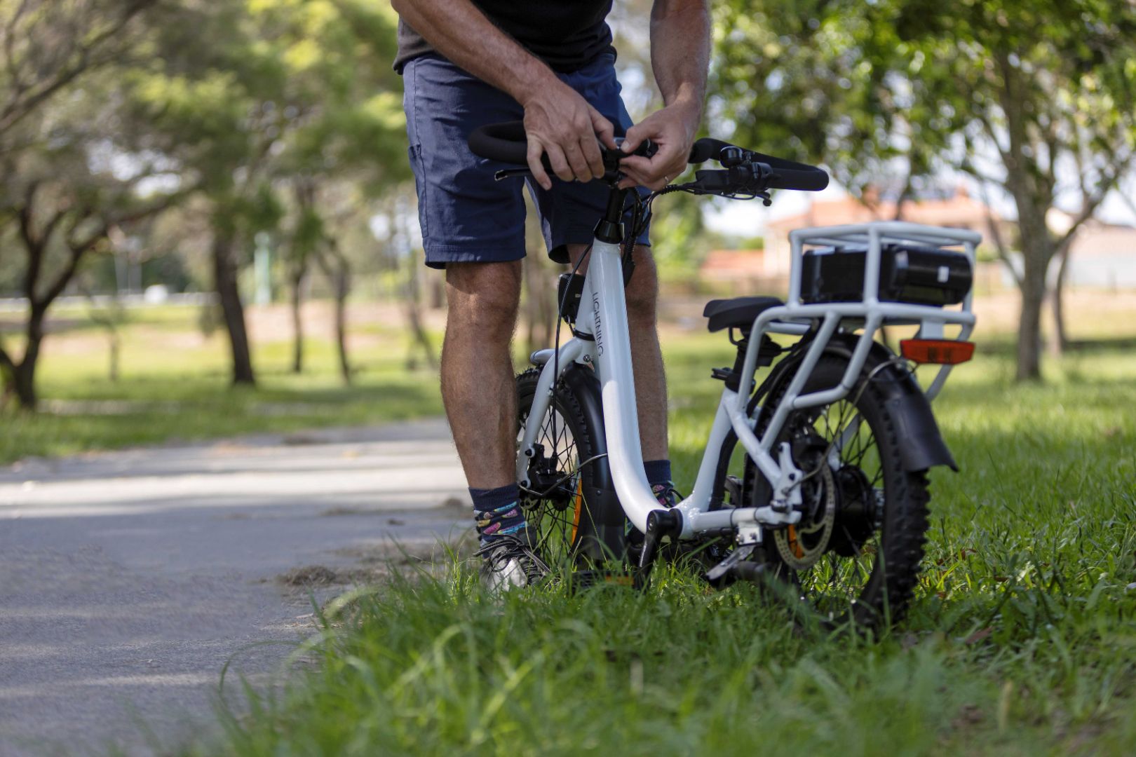 Lightning Electric Bike w Stabilisers Short Statured Riders EveryBody eBikes
