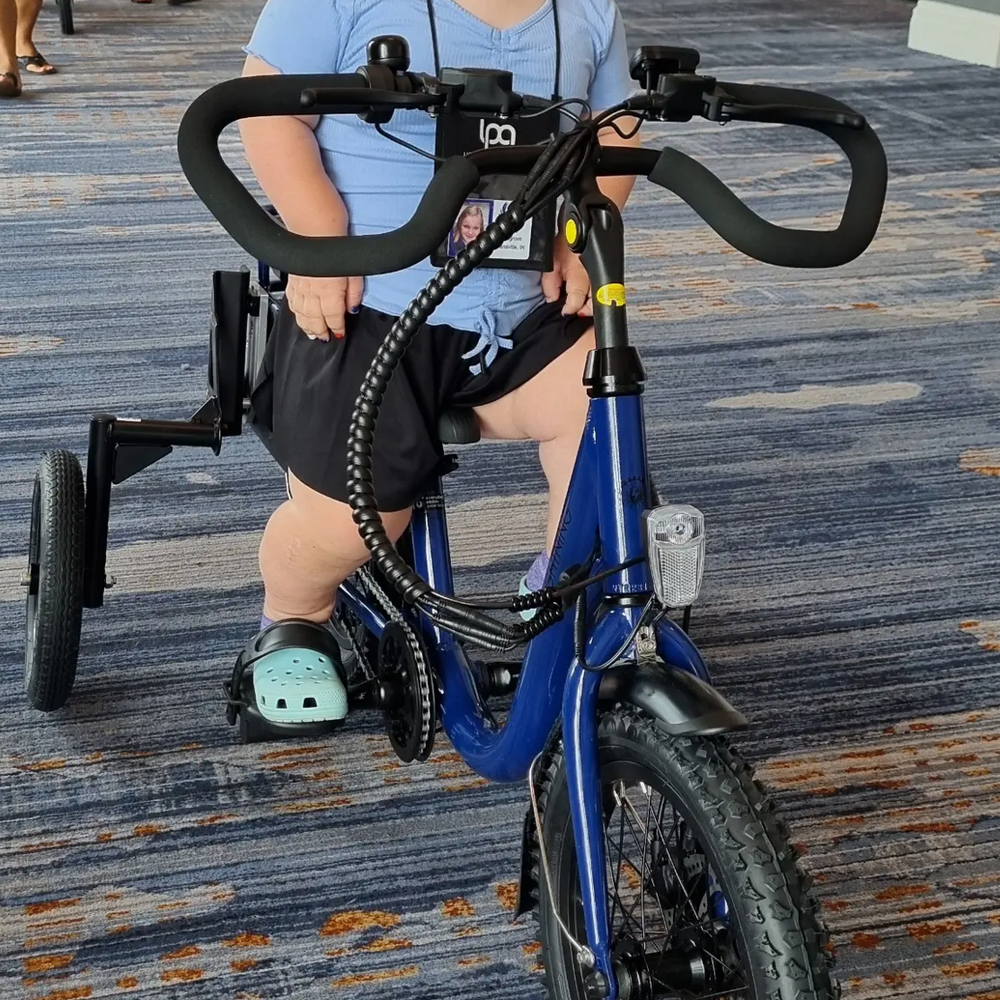 
                      
                        Girl on short stature electric bike
                      
                    