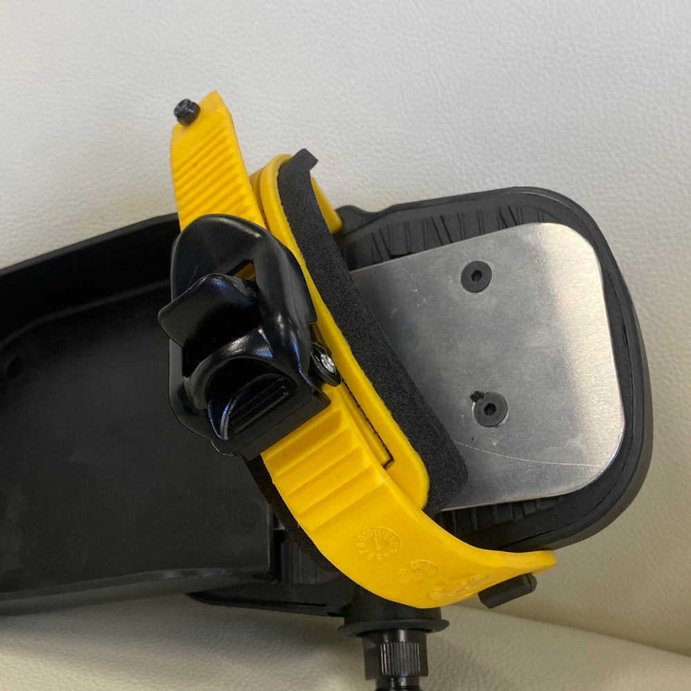 support pedal with heel-cup and easy to use ratchet strap