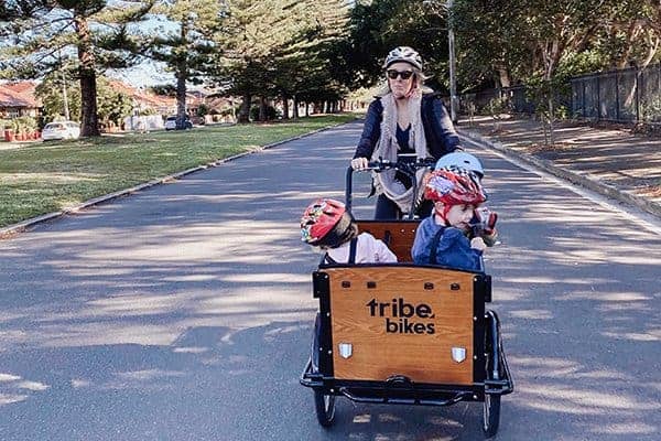 
                  
                    Family riding a ORIGINAL BOX CARGO BIKE - ELECTRIC PLUS MODEL
                  
                